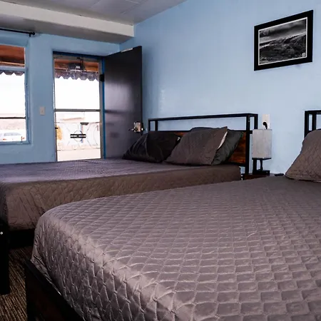 Maverick Motel